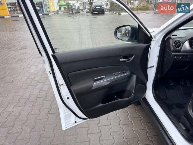 Білий Сузукі Вітара, об'ємом двигуна 1.59 л та пробігом 160 тис. км за 11500 $, фото 13 на Automoto.ua