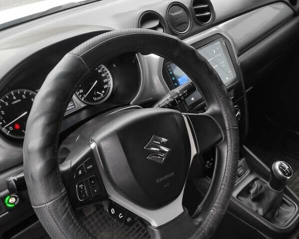 Білий Сузукі Вітара, об'ємом двигуна 1.59 л та пробігом 170 тис. км за 13800 $, фото 8 на Automoto.ua