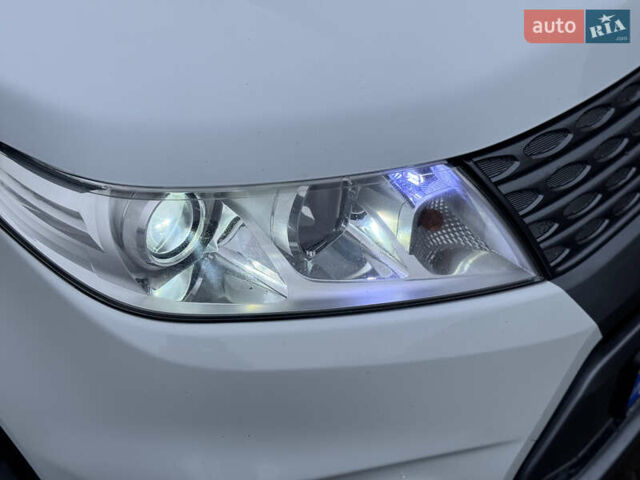 Білий Сузукі Вітара, об'ємом двигуна 1.59 л та пробігом 160 тис. км за 11500 $, фото 3 на Automoto.ua
