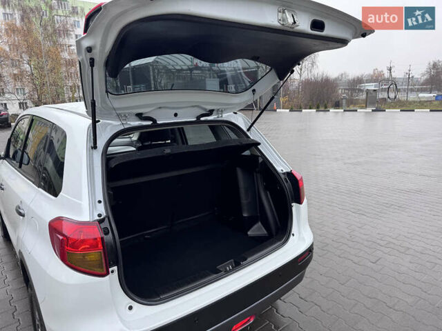 Білий Сузукі Вітара, об'ємом двигуна 1.59 л та пробігом 160 тис. км за 11500 $, фото 7 на Automoto.ua
