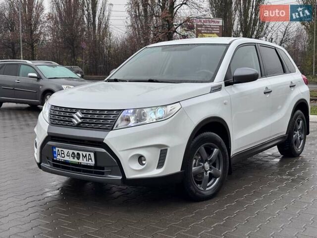 Белый Сузуки Витара, объемом двигателя 1.59 л и пробегом 171 тыс. км за 11500 $, фото 1 на Automoto.ua