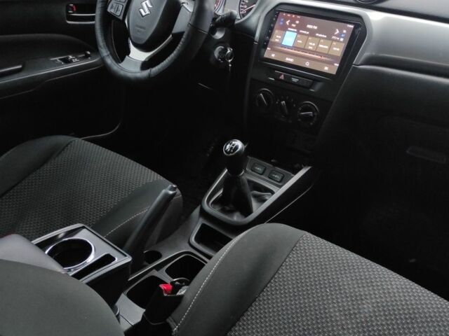 Белый Сузуки Витара, объемом двигателя 1.6 л и пробегом 170 тыс. км за 13800 $, фото 2 на Automoto.ua