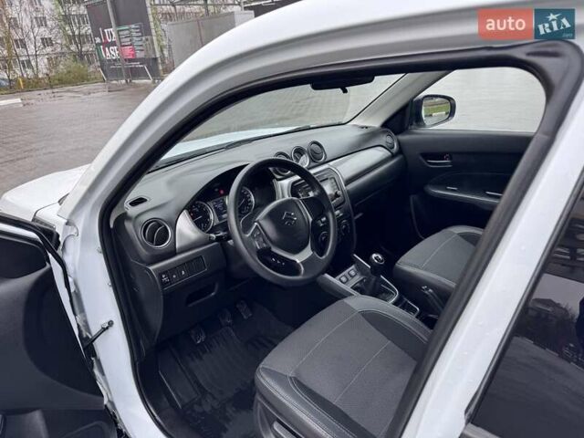 Білий Сузукі Вітара, об'ємом двигуна 1.59 л та пробігом 176 тис. км за 10800 $, фото 2 на Automoto.ua