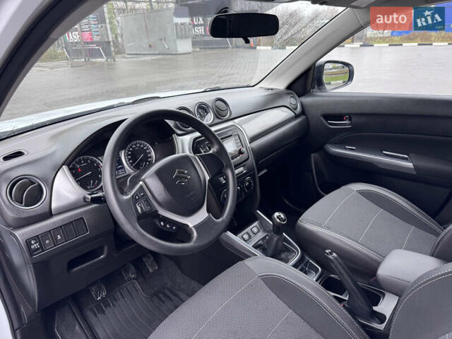 Білий Сузукі Вітара, об'ємом двигуна 1.59 л та пробігом 160 тис. км за 11500 $, фото 10 на Automoto.ua