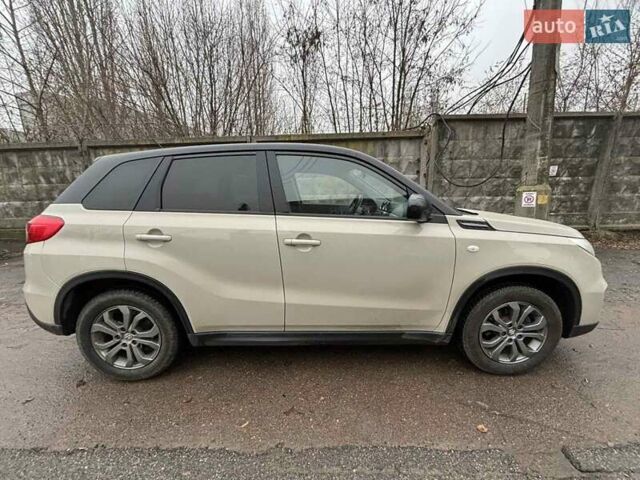 Білий Сузукі Вітара, об'ємом двигуна 1.59 л та пробігом 150 тис. км за 13800 $, фото 3 на Automoto.ua