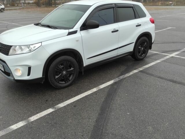 Белый Сузуки Витара, объемом двигателя 1.6 л и пробегом 170 тыс. км за 13800 $, фото 7 на Automoto.ua