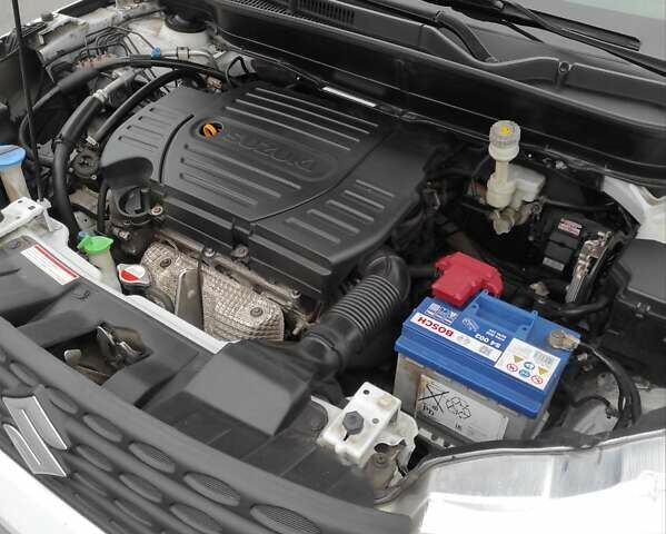 Білий Сузукі Вітара, об'ємом двигуна 1.59 л та пробігом 170 тис. км за 13800 $, фото 6 на Automoto.ua