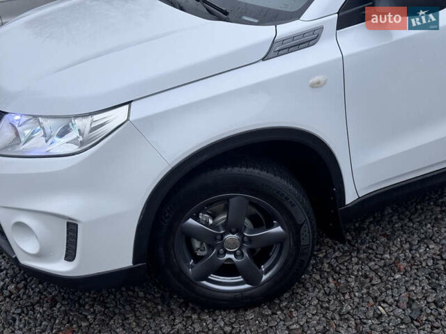 Білий Сузукі Вітара, об'ємом двигуна 1.59 л та пробігом 160 тис. км за 11500 $, фото 2 на Automoto.ua