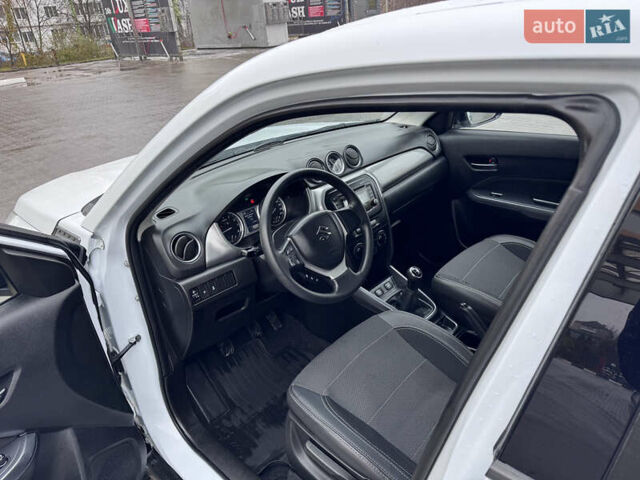Білий Сузукі Вітара, об'ємом двигуна 1.59 л та пробігом 160 тис. км за 11500 $, фото 9 на Automoto.ua
