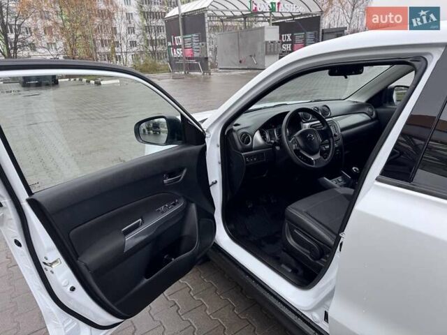 Білий Сузукі Вітара, об'ємом двигуна 1.59 л та пробігом 176 тис. км за 10800 $, фото 18 на Automoto.ua