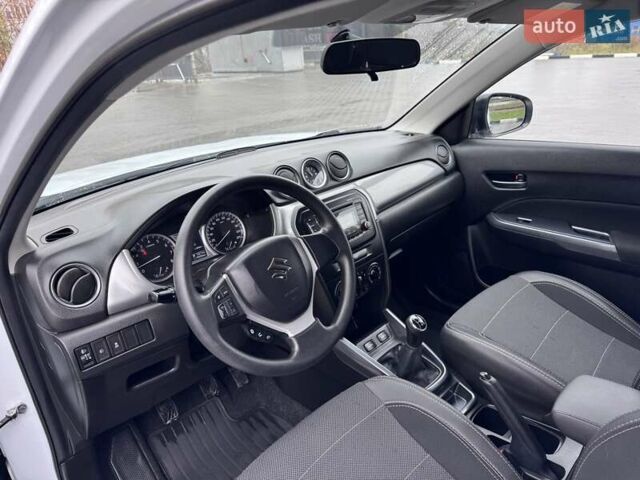 Білий Сузукі Вітара, об'ємом двигуна 1.59 л та пробігом 176 тис. км за 10800 $, фото 19 на Automoto.ua