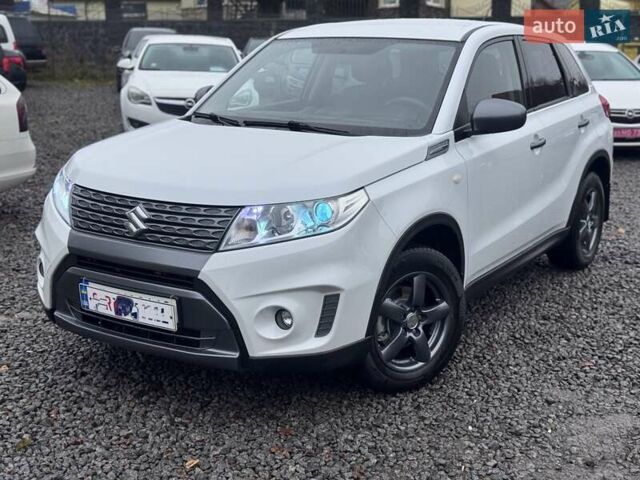 Белый Сузуки Витара, объемом двигателя 1.59 л и пробегом 171 тыс. км за 11500 $, фото 13 на Automoto.ua