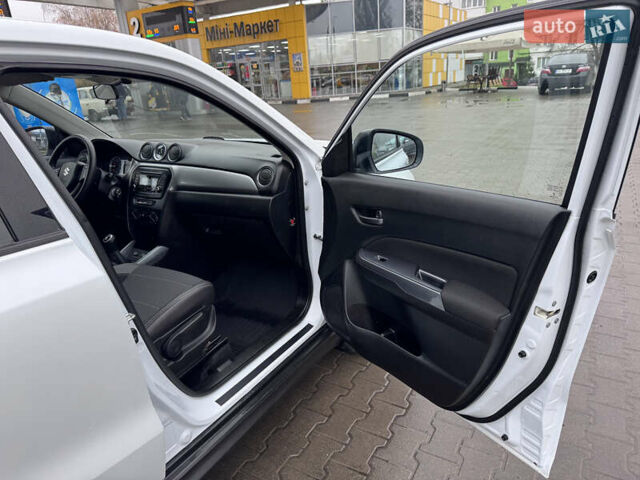 Білий Сузукі Вітара, об'ємом двигуна 1.59 л та пробігом 160 тис. км за 11500 $, фото 12 на Automoto.ua