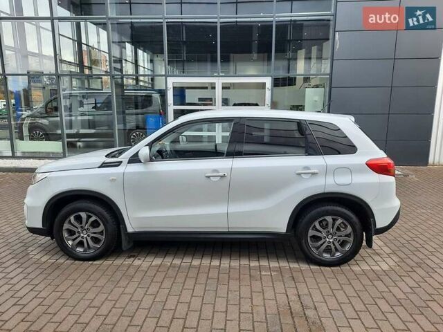 Белый Сузуки Витара, объемом двигателя 1.59 л и пробегом 71 тыс. км за 14999 $, фото 6 на Automoto.ua