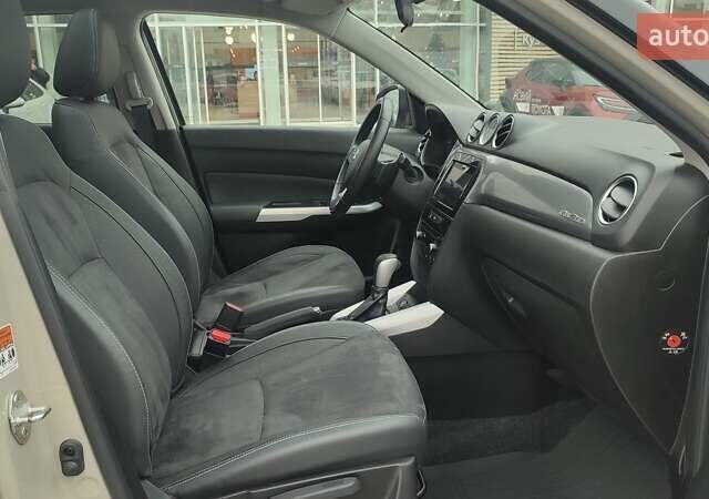 Белый Сузуки Витара, объемом двигателя 1.59 л и пробегом 80 тыс. км за 18280 $, фото 5 на Automoto.ua