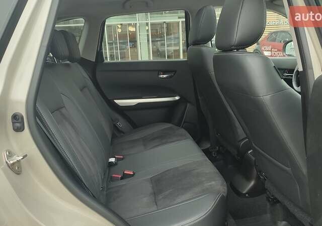 Белый Сузуки Витара, объемом двигателя 1.59 л и пробегом 80 тыс. км за 18280 $, фото 6 на Automoto.ua