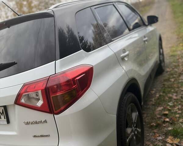 Білий Сузукі Вітара, об'ємом двигуна 1.59 л та пробігом 153 тис. км за 16900 $, фото 2 на Automoto.ua