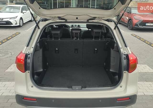 Белый Сузуки Витара, объемом двигателя 1.59 л и пробегом 80 тыс. км за 18280 $, фото 9 на Automoto.ua