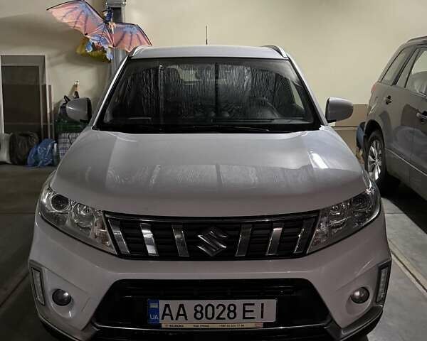 Белый Сузуки Витара, объемом двигателя 1 л и пробегом 120 тыс. км за 13500 $, фото 4 на Automoto.ua