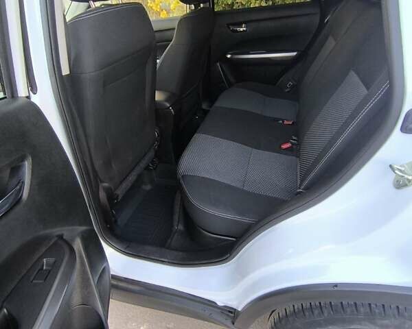 Білий Сузукі Вітара, об'ємом двигуна 1 л та пробігом 27 тис. км за 22000 $, фото 8 на Automoto.ua