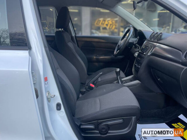 Белый Сузуки Витара, объемом двигателя 1 л и пробегом 114 тыс. км за 13300 $, фото 15 на Automoto.ua