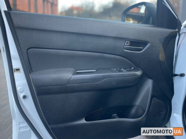 Белый Сузуки Витара, объемом двигателя 1 л и пробегом 114 тыс. км за 13300 $, фото 6 на Automoto.ua