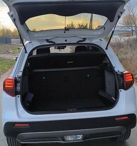 Білий Сузукі Вітара, об'ємом двигуна 1 л та пробігом 27 тис. км за 22000 $, фото 5 на Automoto.ua