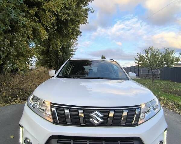 Білий Сузукі Вітара, об'ємом двигуна 1 л та пробігом 27 тис. км за 22000 $, фото 6 на Automoto.ua