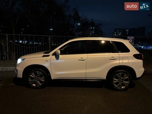 Белый Сузуки Витара, объемом двигателя 1 л и пробегом 120 тыс. км за 13500 $, фото 1 на Automoto.ua