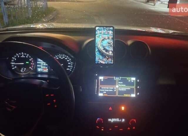 Белый Сузуки Витара, объемом двигателя 1 л и пробегом 38 тыс. км за 17499 $, фото 2 на Automoto.ua