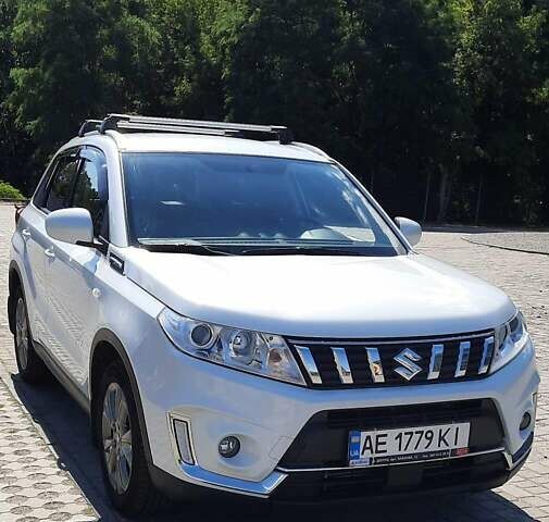 Білий Сузукі Вітара, об'ємом двигуна 1 л та пробігом 62 тис. км за 18500 $, фото 3 на Automoto.ua