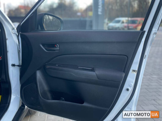 Белый Сузуки Витара, объемом двигателя 1 л и пробегом 114 тыс. км за 13300 $, фото 16 на Automoto.ua