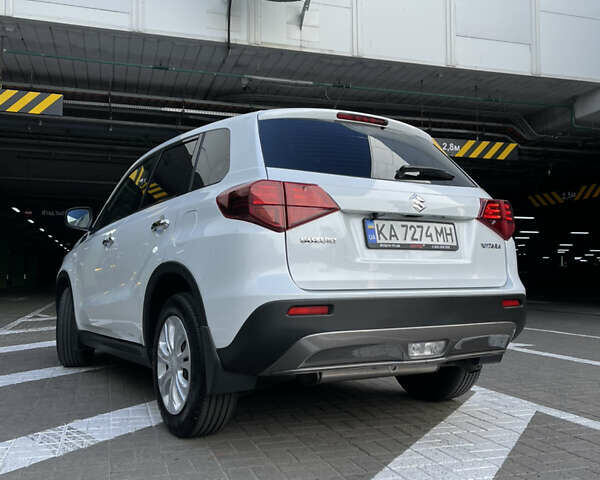 Білий Сузукі Вітара, об'ємом двигуна 1.59 л та пробігом 115 тис. км за 17000 $, фото 5 на Automoto.ua