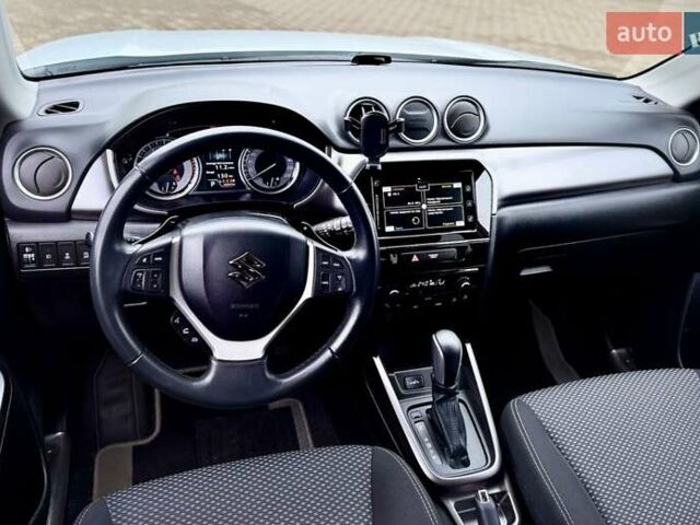 Белый Сузуки Витара, объемом двигателя 1.37 л и пробегом 52 тыс. км за 18300 $, фото 26 на Automoto.ua
