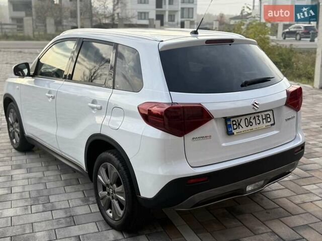 Белый Сузуки Витара, объемом двигателя 1.37 л и пробегом 112 тыс. км за 16800 $, фото 5 на Automoto.ua