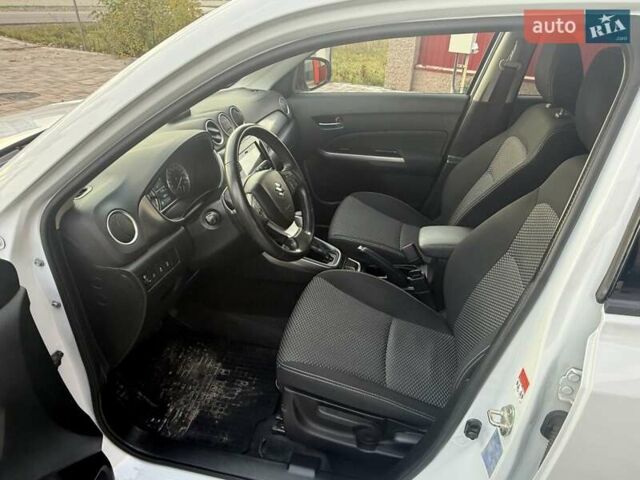 Белый Сузуки Витара, объемом двигателя 1.37 л и пробегом 112 тыс. км за 16800 $, фото 16 на Automoto.ua