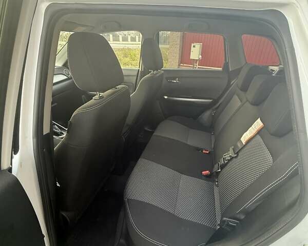 Белый Сузуки Витара, объемом двигателя 1.37 л и пробегом 112 тыс. км за 16800 $, фото 12 на Automoto.ua