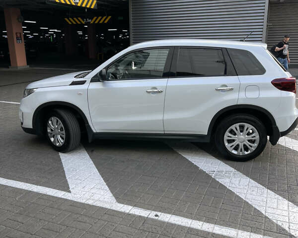 Білий Сузукі Вітара, об'ємом двигуна 1.59 л та пробігом 115 тис. км за 17000 $, фото 4 на Automoto.ua