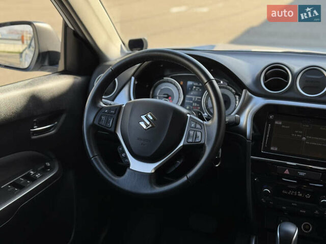 Сузуки Витара 2020 в Киеве на Automoto.ua Белый Сузуки Витара, объемом двигателя 1.37 л и пробегом 25 тыс. км за 18999 $, фото 38 на Automoto.ua