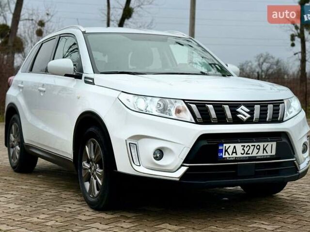Белый Сузуки Витара, объемом двигателя 1.37 л и пробегом 52 тыс. км за 18300 $, фото 1 на Automoto.ua