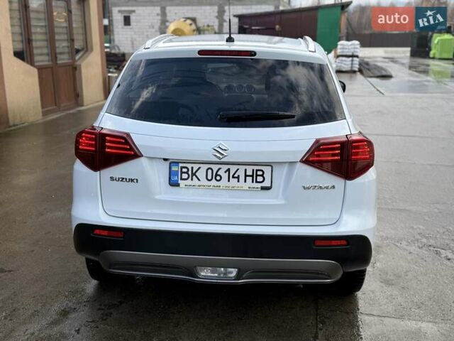 Белый Сузуки Витара, объемом двигателя 1.37 л и пробегом 149 тыс. км за 16400 $, фото 4 на Automoto.ua