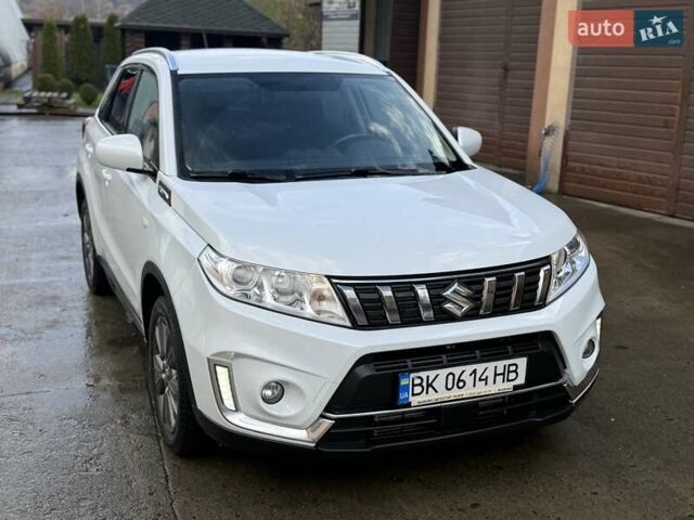 Белый Сузуки Витара, объемом двигателя 1.37 л и пробегом 149 тыс. км за 16400 $, фото 1 на Automoto.ua