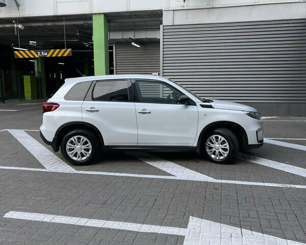 Білий Сузукі Вітара, об'ємом двигуна 1.59 л та пробігом 115 тис. км за 17000 $, фото 3 на Automoto.ua