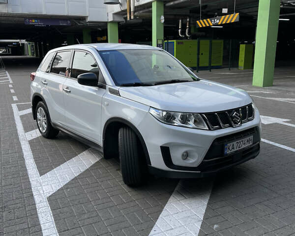 Білий Сузукі Вітара, об'ємом двигуна 1.59 л та пробігом 115 тис. км за 17000 $, фото 2 на Automoto.ua