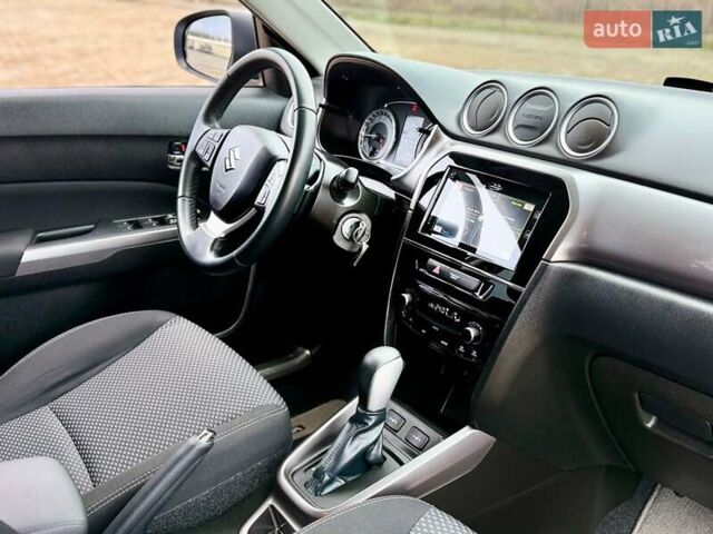 Белый Сузуки Витара, объемом двигателя 1.37 л и пробегом 52 тыс. км за 18300 $, фото 37 на Automoto.ua