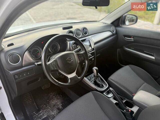 Белый Сузуки Витара, объемом двигателя 1.37 л и пробегом 112 тыс. км за 16800 $, фото 8 на Automoto.ua