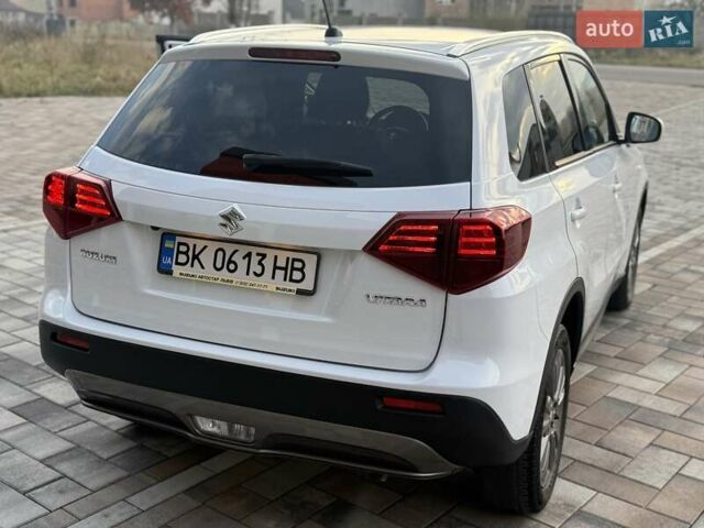 Белый Сузуки Витара, объемом двигателя 1.37 л и пробегом 112 тыс. км за 16800 $, фото 7 на Automoto.ua