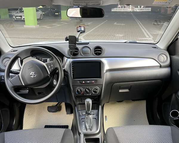 Білий Сузукі Вітара, об'ємом двигуна 1.59 л та пробігом 115 тис. км за 17000 $, фото 10 на Automoto.ua