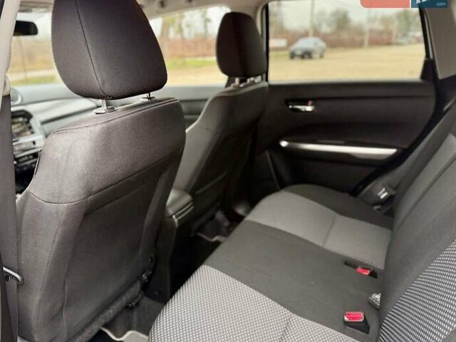 Белый Сузуки Витара, объемом двигателя 1.37 л и пробегом 52 тыс. км за 18300 $, фото 41 на Automoto.ua