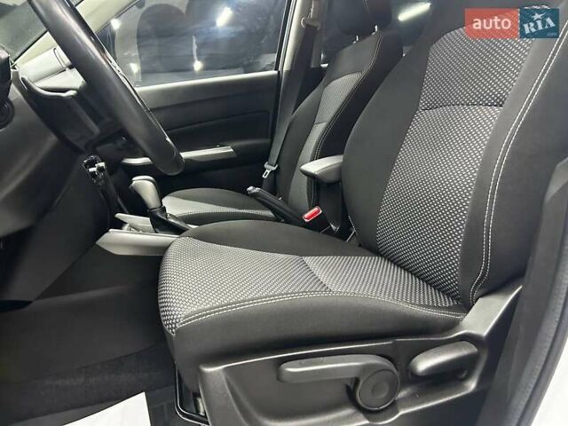 Белый Сузуки Витара, объемом двигателя 1.4 л и пробегом 52 тыс. км за 18500 $, фото 6 на Automoto.ua